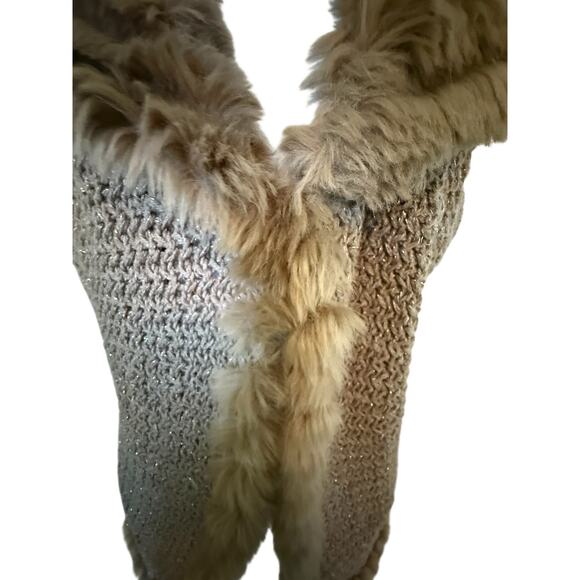 Chico’s Faux Fur Vest/Sweater Open Weaave Gray & Silver Metallic Thread.1 (8-10) - Picture 4 of 11